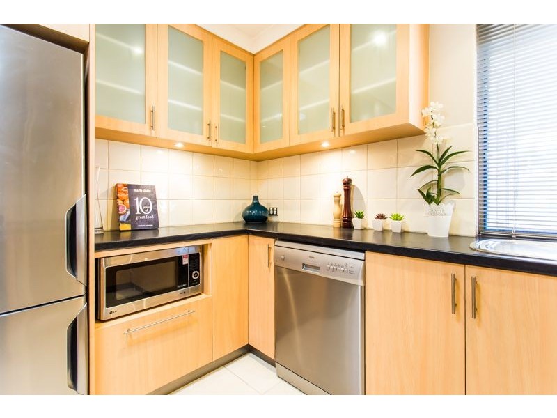 15/1 Chesterton Drive, Thornlie WA 6108