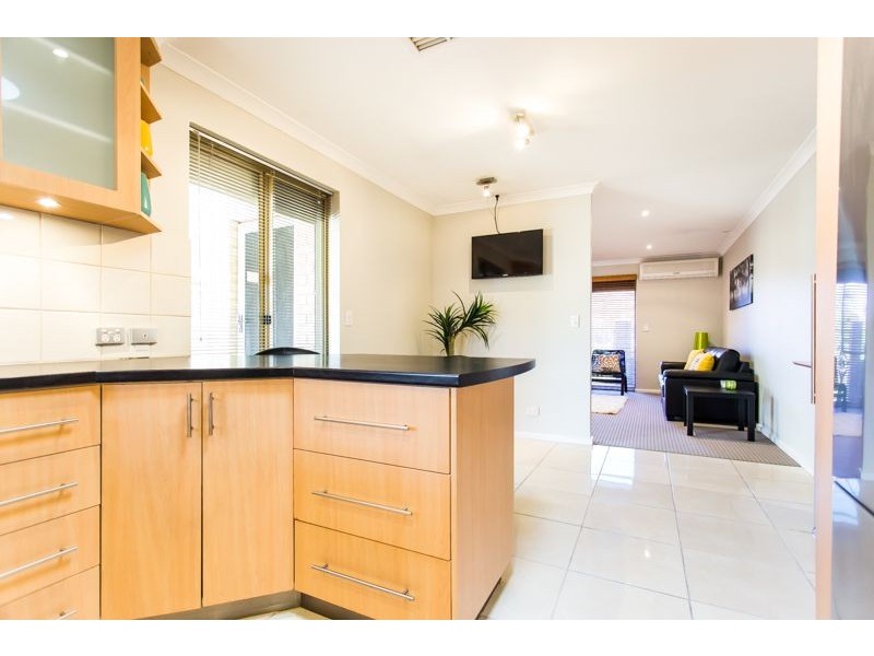 15/1 Chesterton Drive, Thornlie WA 6108