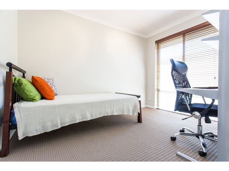 15/1 Chesterton Drive, Thornlie WA 6108