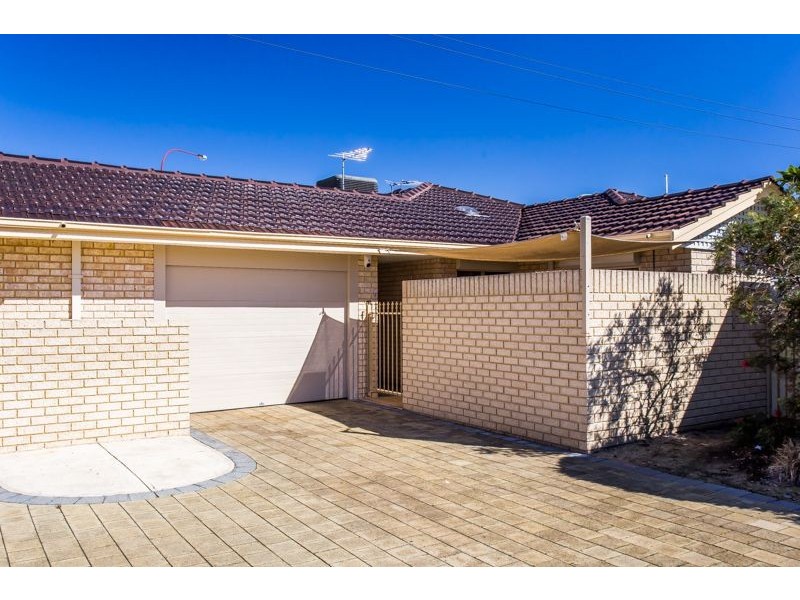 15/1 Chesterton Drive, Thornlie WA 6108
