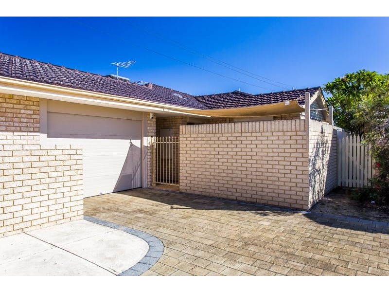 15/1 Chesterton Drive, Thornlie WA 6108