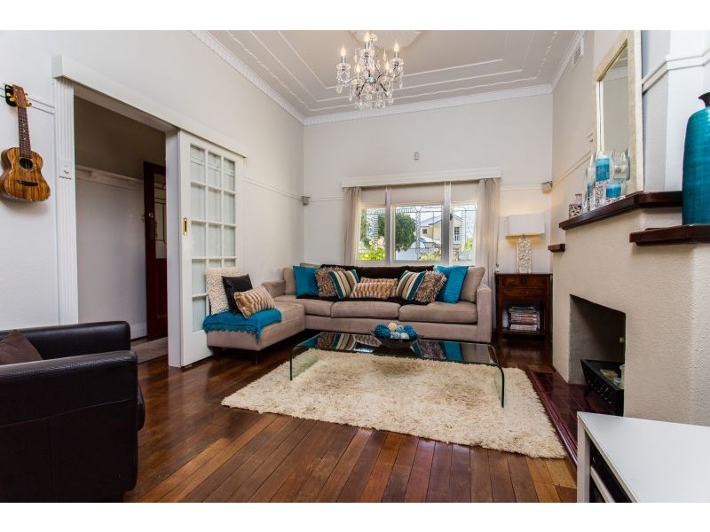 7 Broad Street, Kensington WA 6151