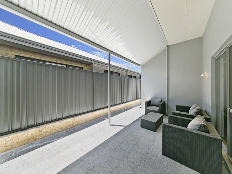 21 Donatti Retreat, Caversham WA 6055