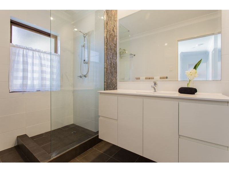 4/4 Lawrence Street, Como WA 6152