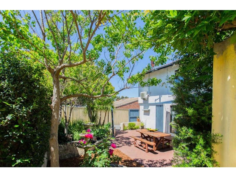 4/4 Lawrence Street, Como WA 6152