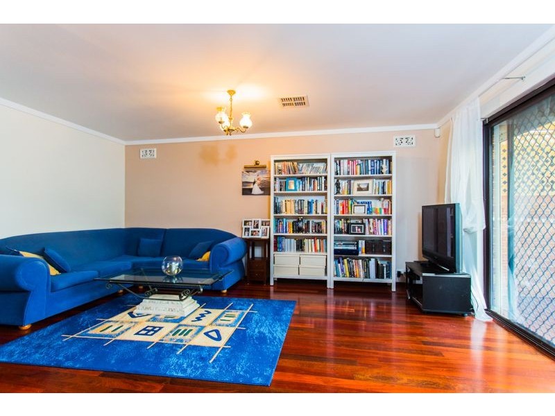 1/6 Gerald Street, Como WA 6152