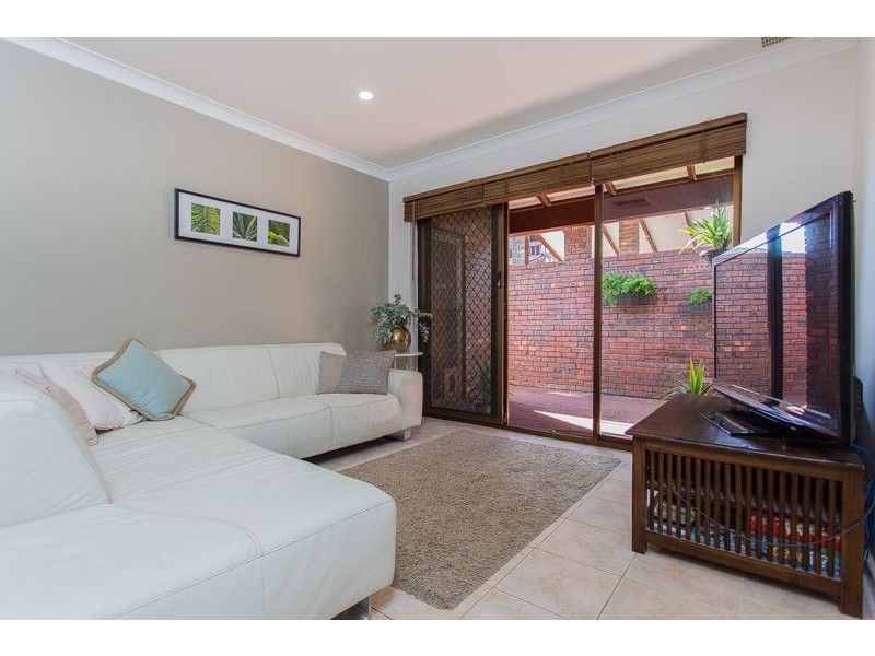 2/34 Henley Street, Como WA 6152