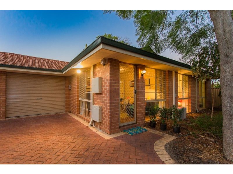 5/4 Mt Henry Road, Como WA 6152