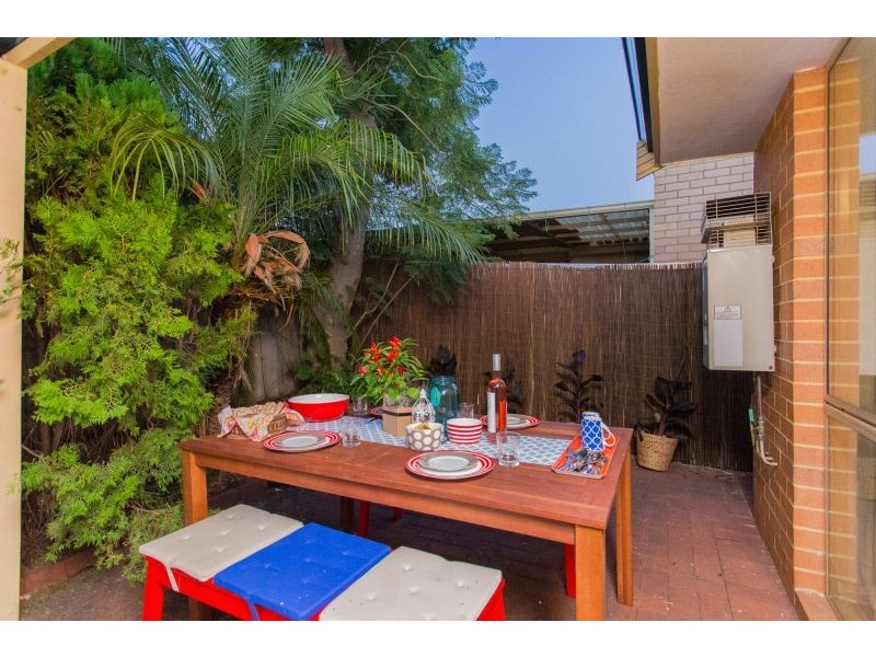 5/4 Mt Henry Road, Como WA 6152