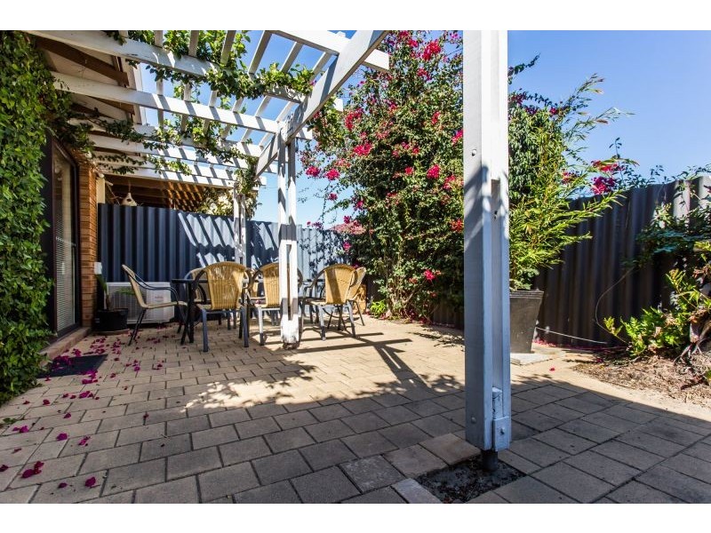 8/8 Swan Road, Attadale WA 6156