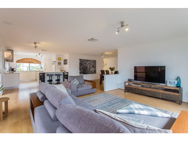 66B Lamond Street, Alfred Cove WA 6154