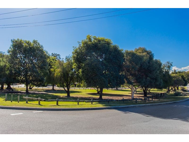 2/108 Walpole Street, Bentley WA 6102