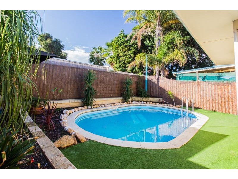 2/8 Coolidge Street, Como WA 6152