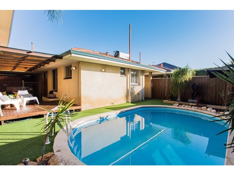 2/8 Coolidge Street, Como WA 6152