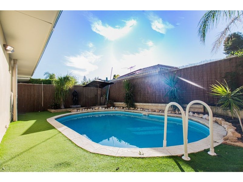 2/8 Coolidge Street, Como WA 6152