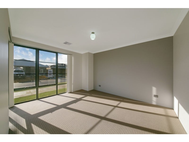 17 Delaronde Drive, Success WA 6164