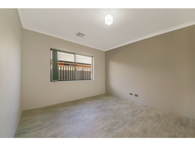 17 Delaronde Drive, Success WA 6164