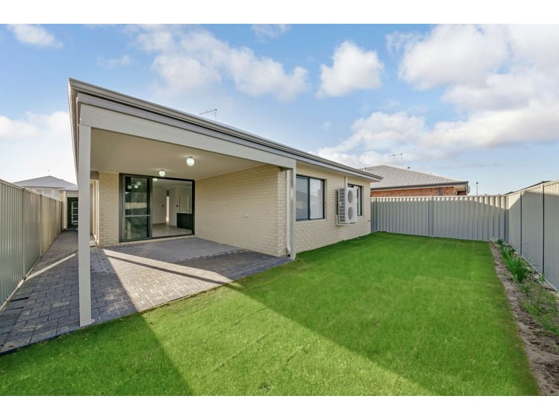 17 Delaronde Drive, Success WA 6164