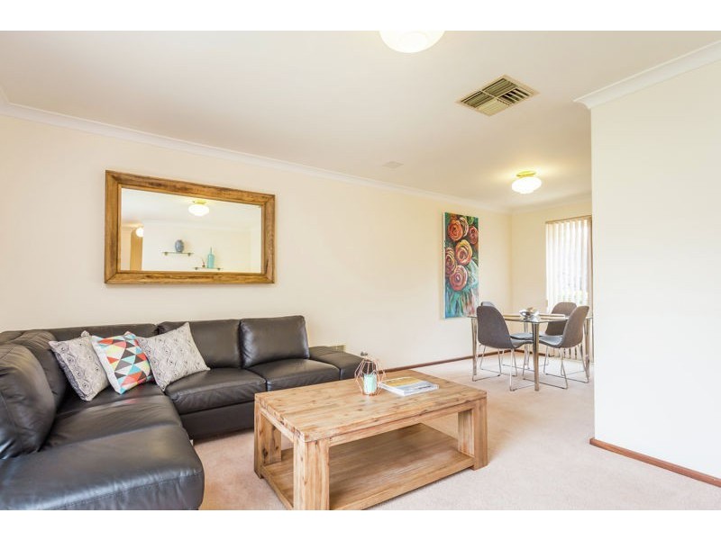 8a Letchworth Centre Ave, Salter Point WA 6152