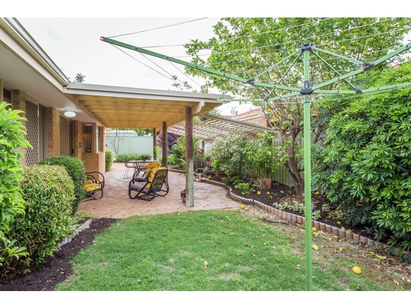 8a Letchworth Centre Ave, Salter Point WA 6152