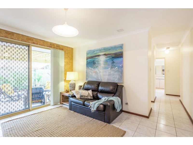 8a Letchworth Centre Ave, Salter Point WA 6152