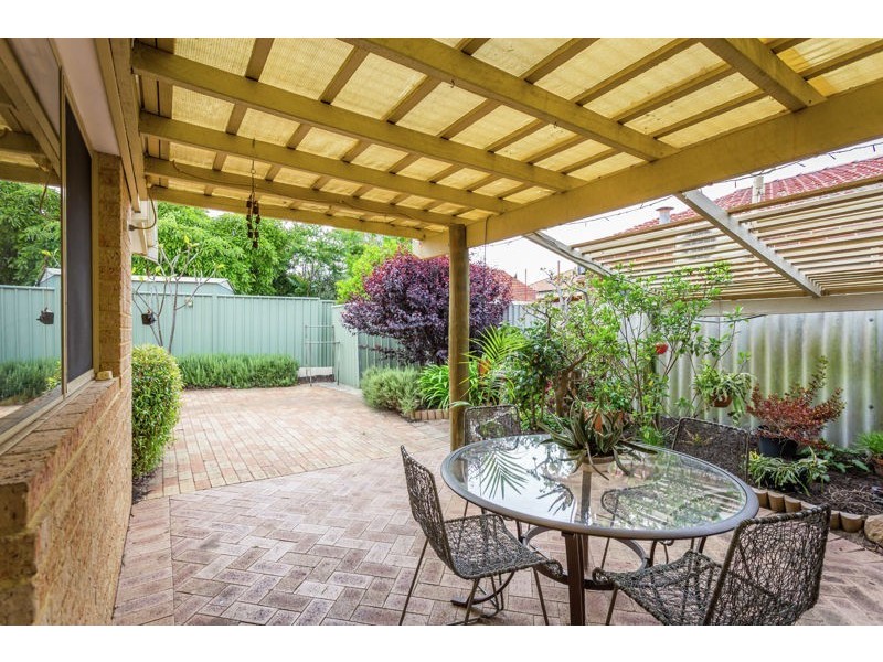 8a Letchworth Centre Ave, Salter Point WA 6152