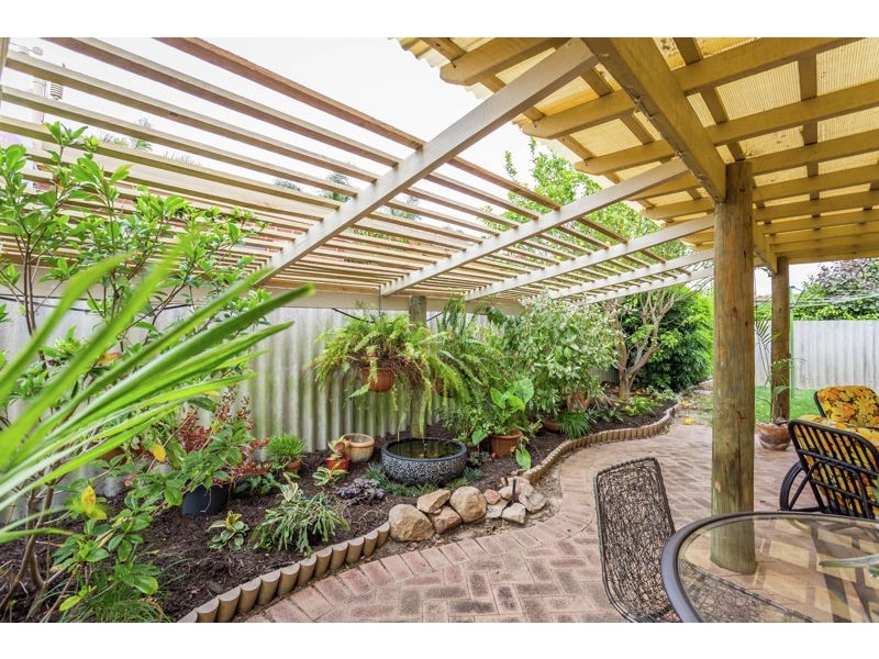 8a Letchworth Centre Ave, Salter Point WA 6152