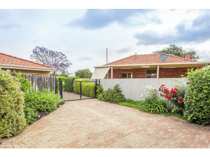 8a Letchworth Centre Ave, Salter Point WA 6152