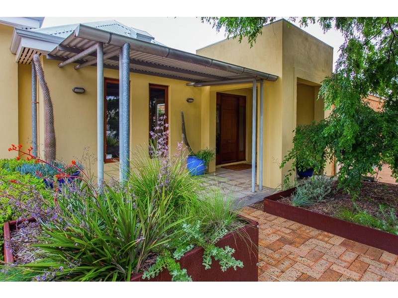 25A Conochie Crescent, Manning WA 6152
