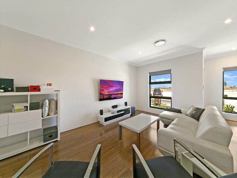 21 Donatti Retreat, Caversham WA 6055