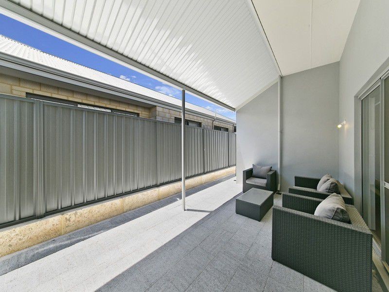 21 Donatti Retreat, Caversham WA 6055