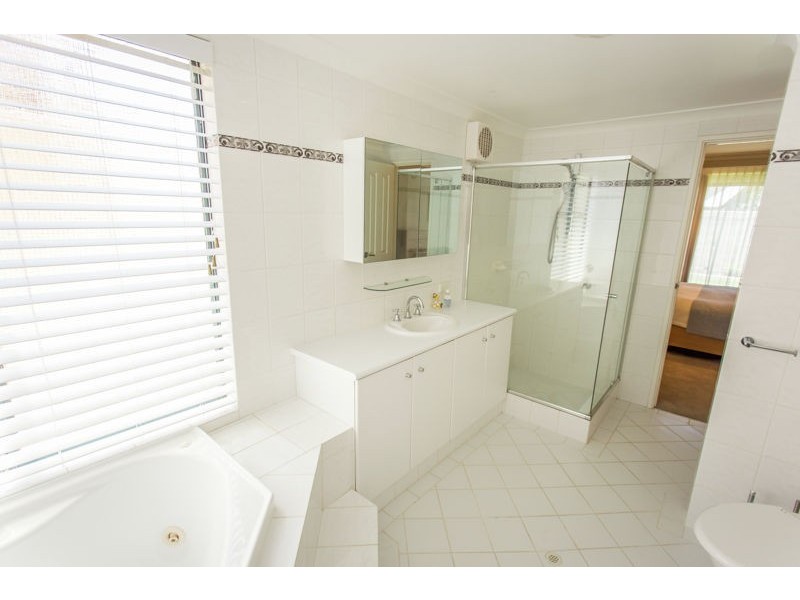 100 Clydesdale Street, Como WA 6152