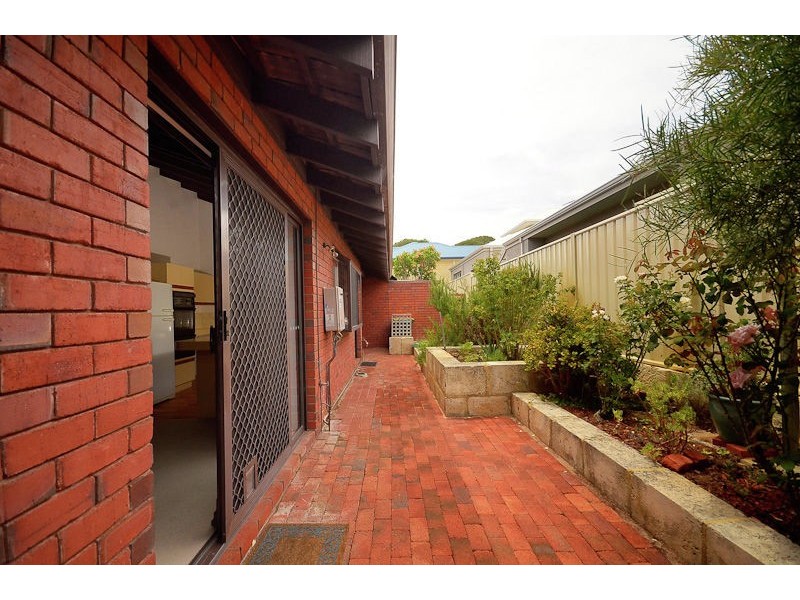 2/42 Axford Street, Como WA 6152