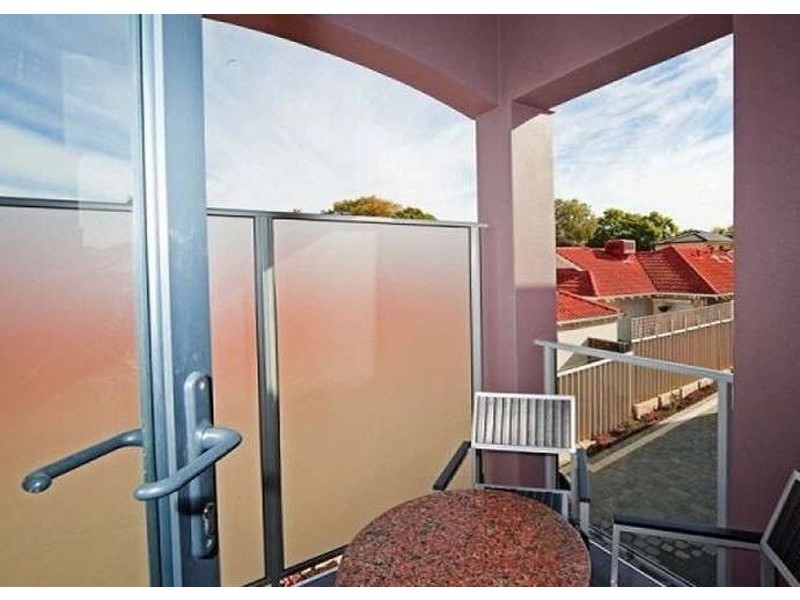 2/251 Canning Highway, Como WA 6152