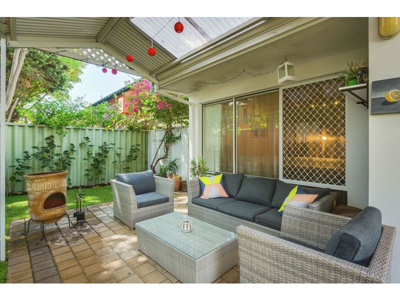 4/10 Eric Street, Como WA 6152