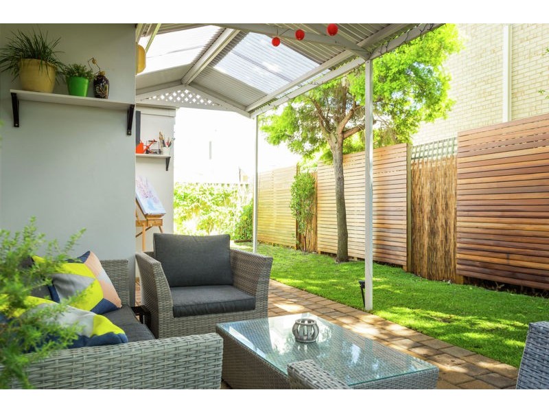 4/10 Eric Street, Como WA 6152