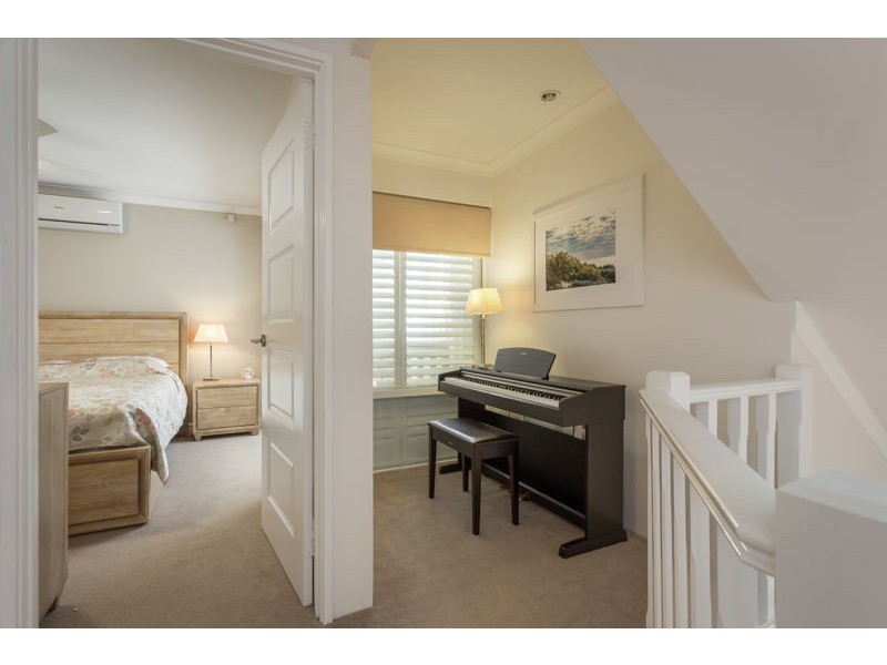 4/10 Eric Street, Como WA 6152