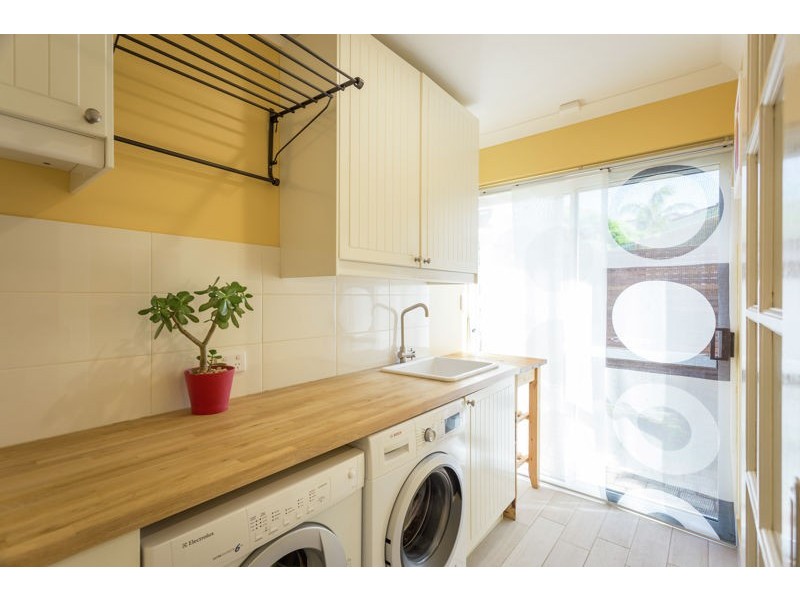 4/10 Eric Street, Como WA 6152