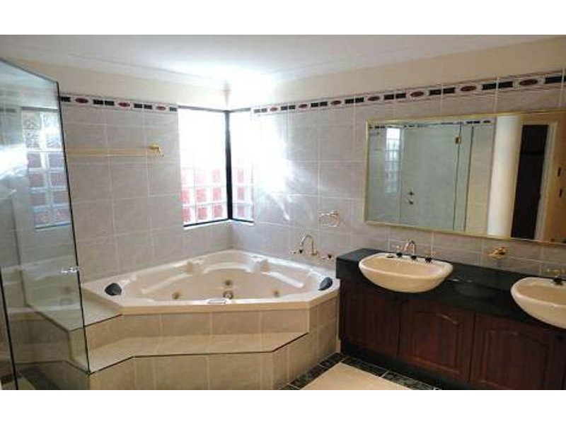 8 Wauhop Circle, Beeliar WA 6164