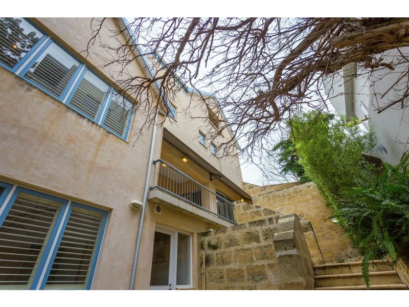 9 Reynolds Street, East Fremantle WA 6158