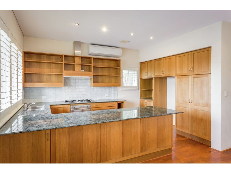 9 Reynolds Street, East Fremantle WA 6158