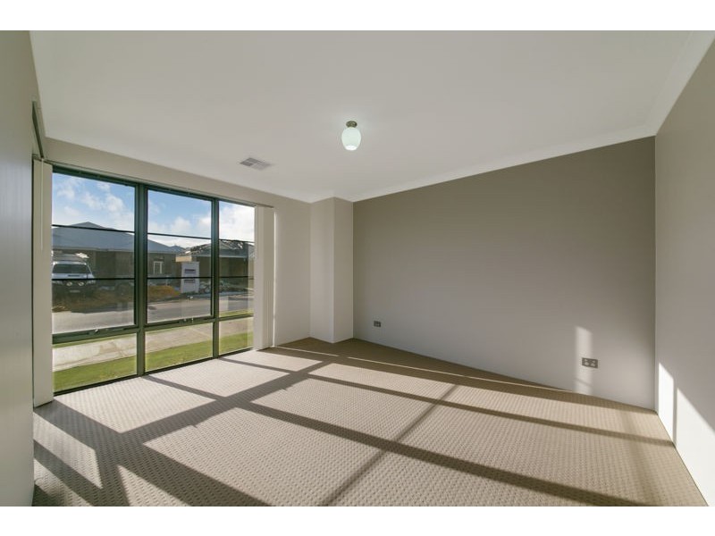 17 Delaronde Drive, Success WA 6164