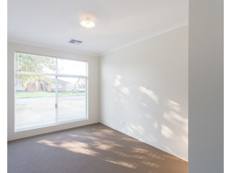 21 Fitzroy Street, Queens Park WA 6107