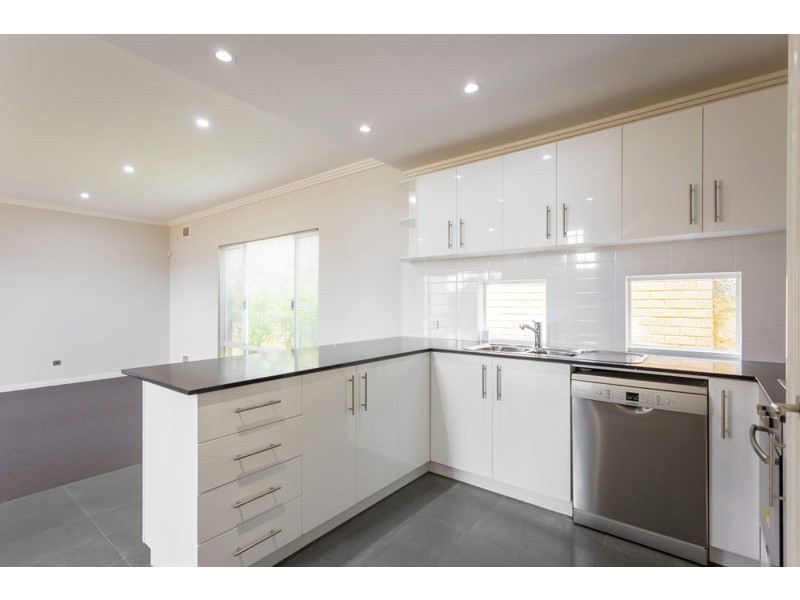 2/174 Gwenyfred Road, Kensington WA 6151