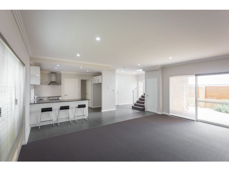 2/174 Gwenyfred Road, Kensington WA 6151