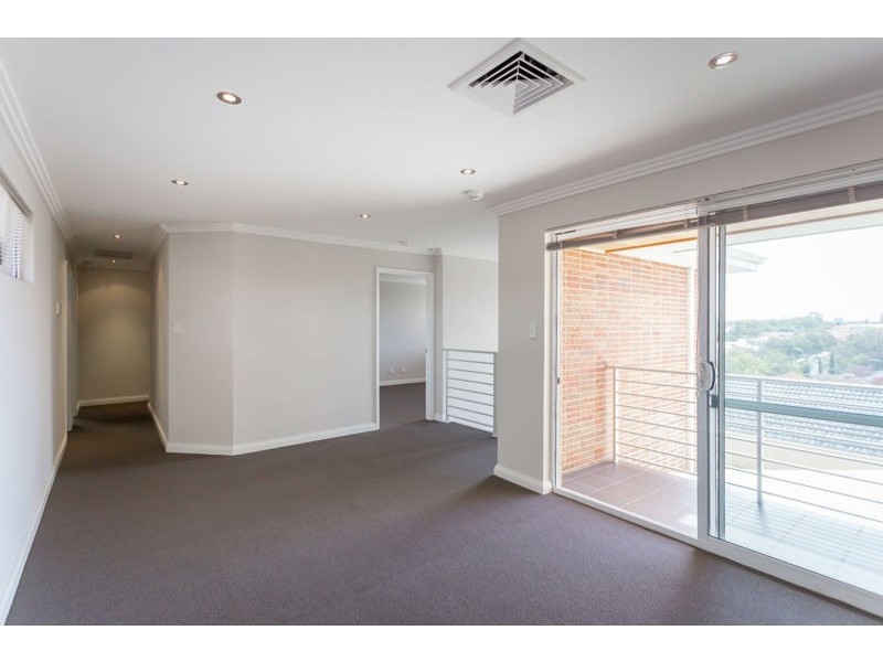 2/174 Gwenyfred Road, Kensington WA 6151