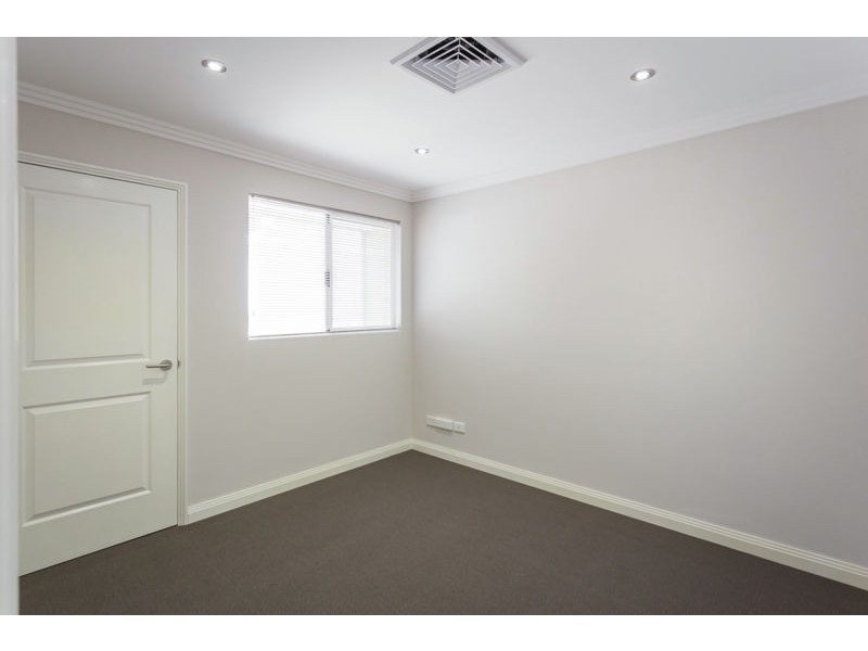 2/174 Gwenyfred Road, Kensington WA 6151