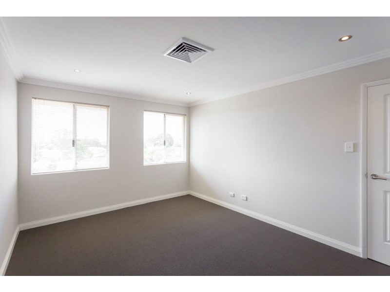 2/174 Gwenyfred Road, Kensington WA 6151