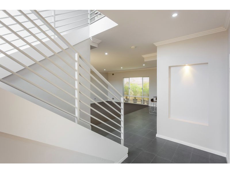 2/174 Gwenyfred Road, Kensington WA 6151