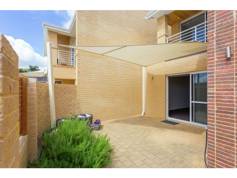 2/174 Gwenyfred Road, Kensington WA 6151